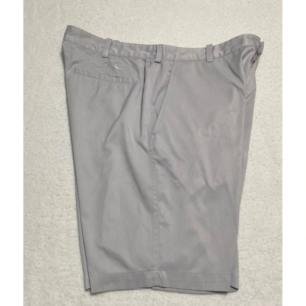 Nike Shorts Mens Size 35 x 11 Golf Tan Beige Stretch Flat Front Logo